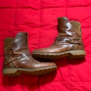 Teva De La Vina low boot.